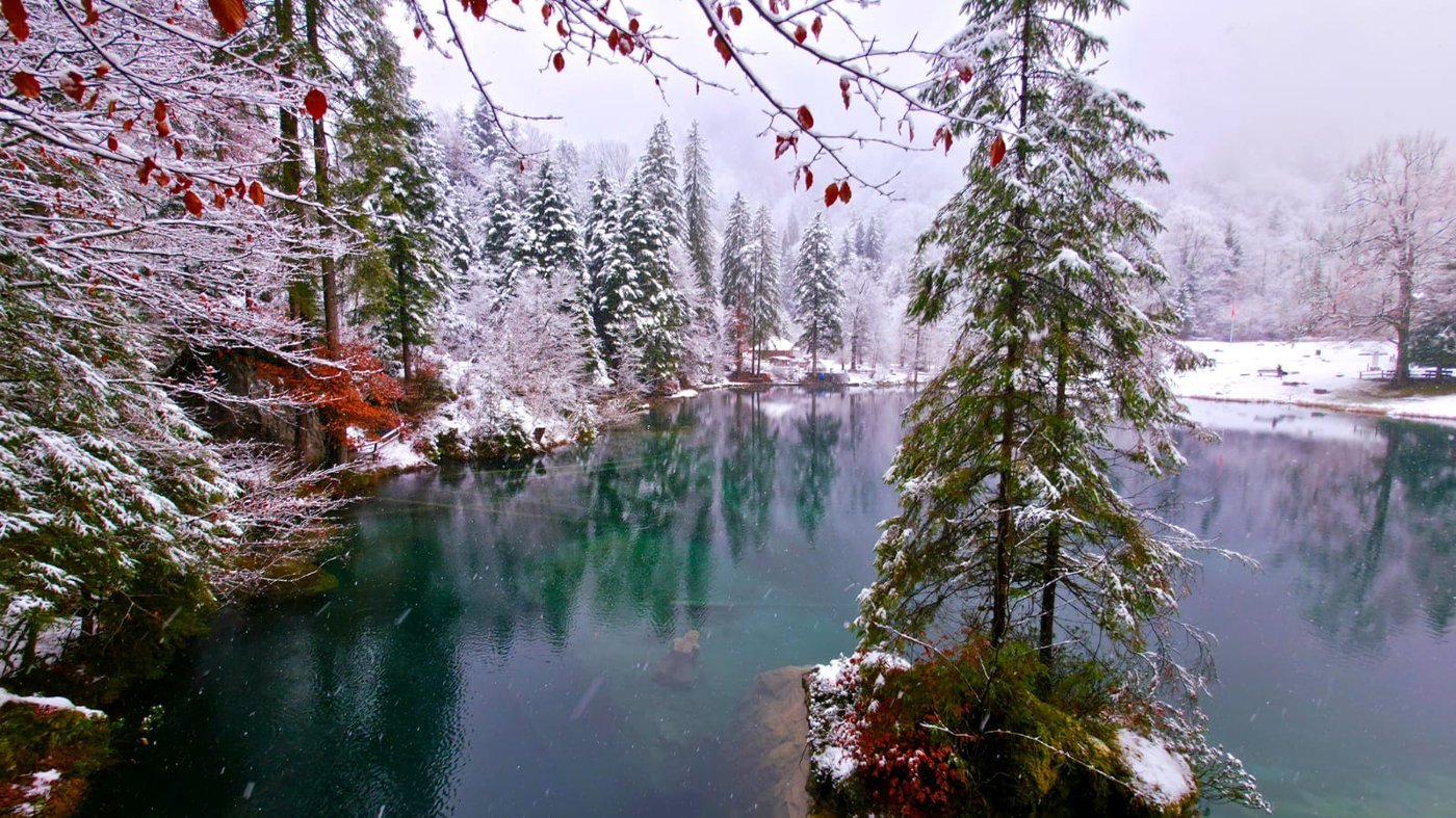 נופים ציוריים. בלאוסי, שוויץ