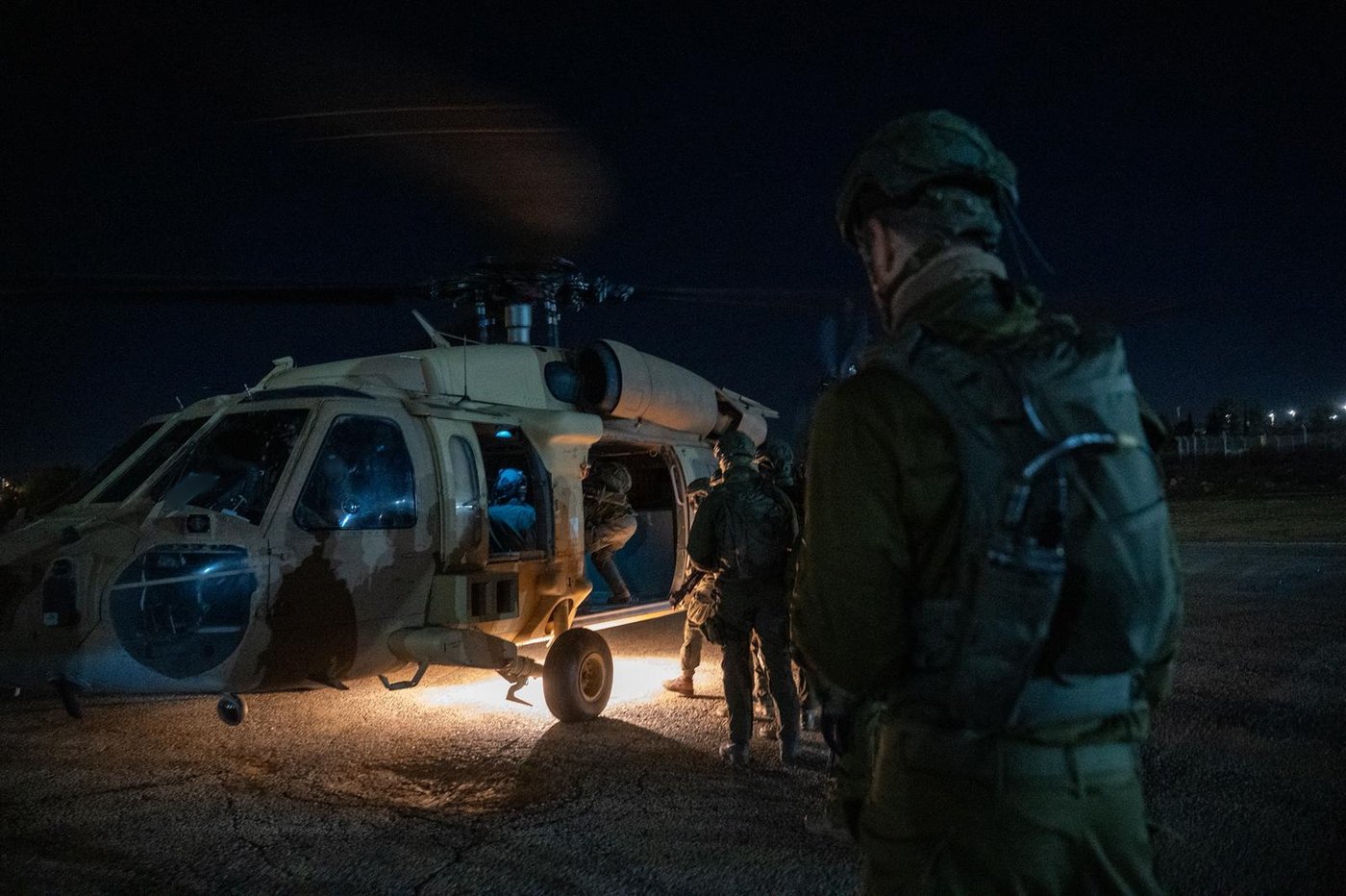 פעילות כוחות מחטיבת עציון בשיתוף חיל האוויר בכפר צוריף