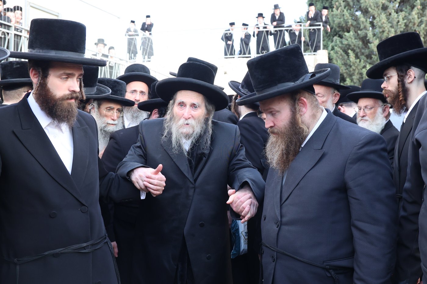 מסע הלויית הגה"צ אב"ד ערלוי ביתר זצ"ל