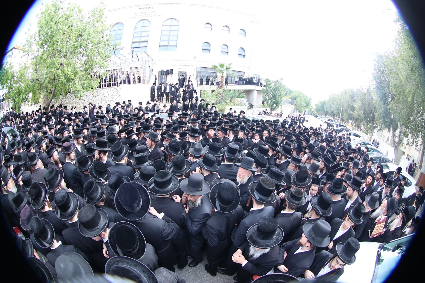 מסע הלויית הגה"צ אב"ד ערלוי ביתר זצ"ל