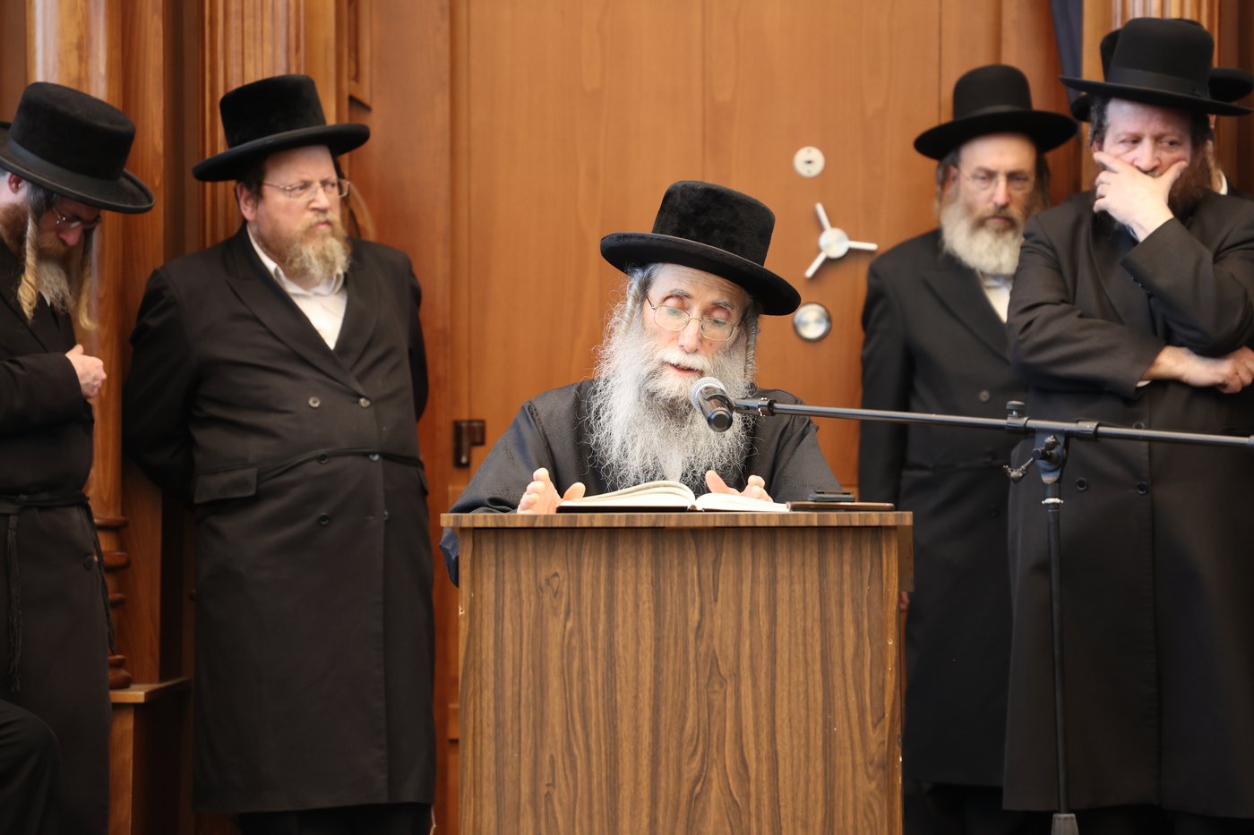 מסע הלויית הגה"צ אב"ד ערלוי ביתר זצ"ל