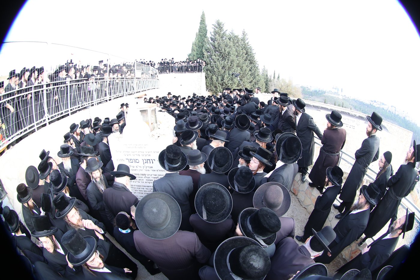 מסע הלויית הגה"צ אב"ד ערלוי ביתר זצ"ל