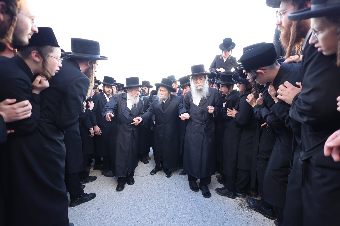 מסע הלויית הגה"צ אב"ד ערלוי ביתר זצ"ל