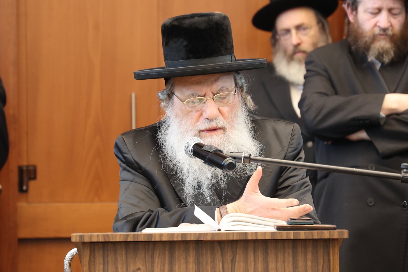 מסע הלויית הגה"צ אב"ד ערלוי ביתר זצ"ל