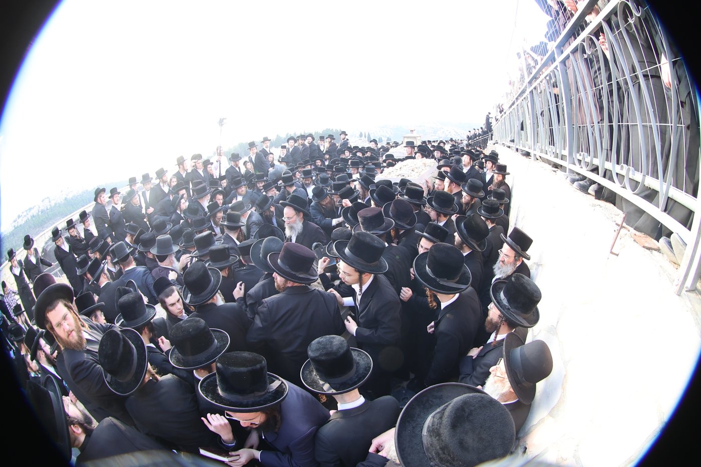 מסע הלויית הגה"צ אב"ד ערלוי ביתר זצ"ל