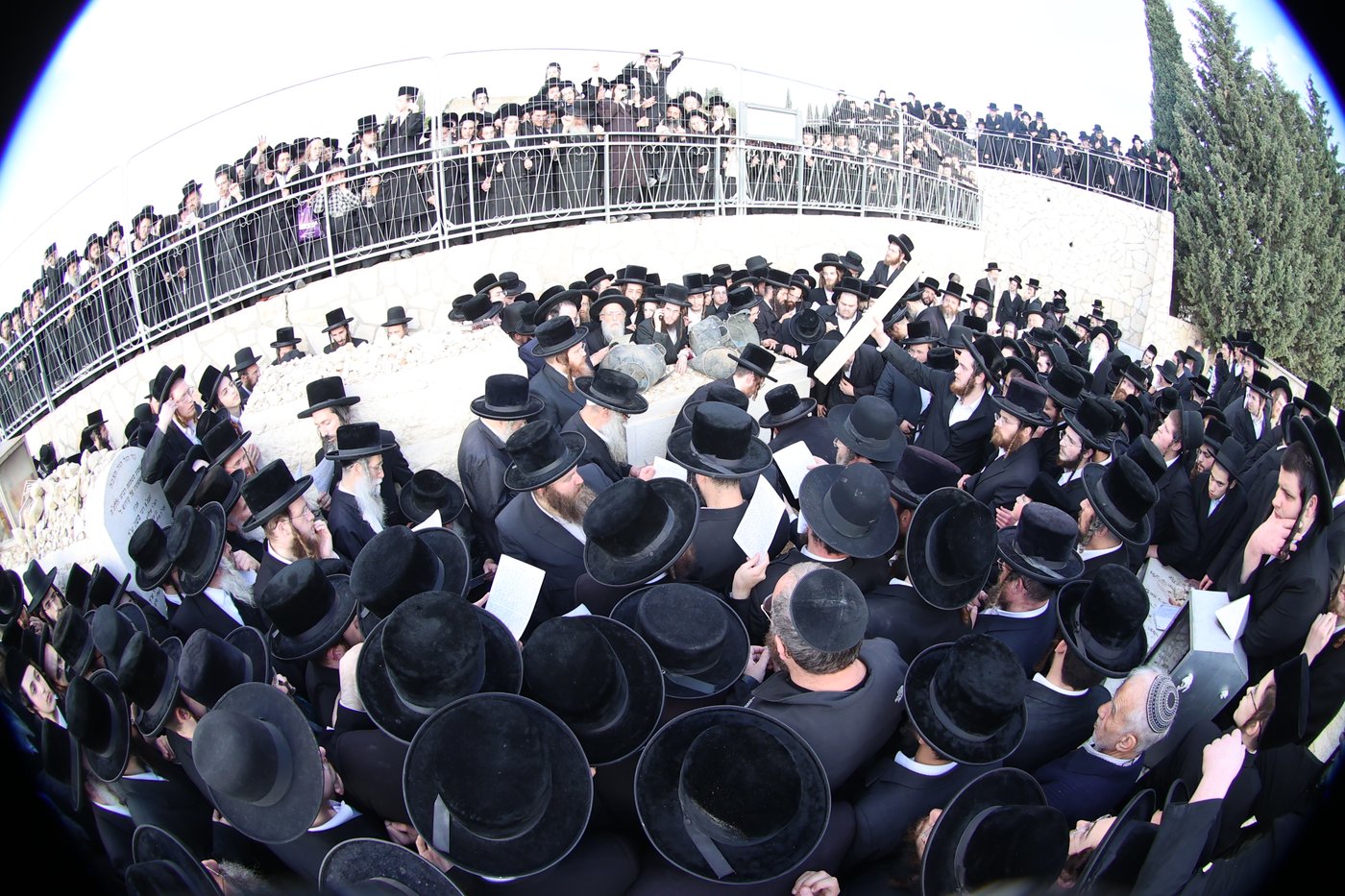 מסע הלויית הגה"צ אב"ד ערלוי ביתר זצ"ל