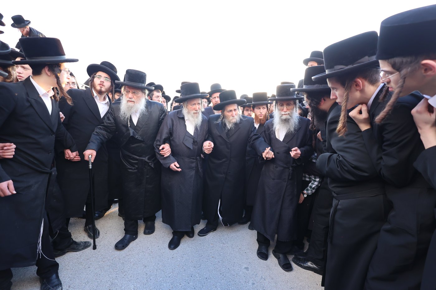 מסע הלויית הגה"צ אב"ד ערלוי ביתר זצ"ל