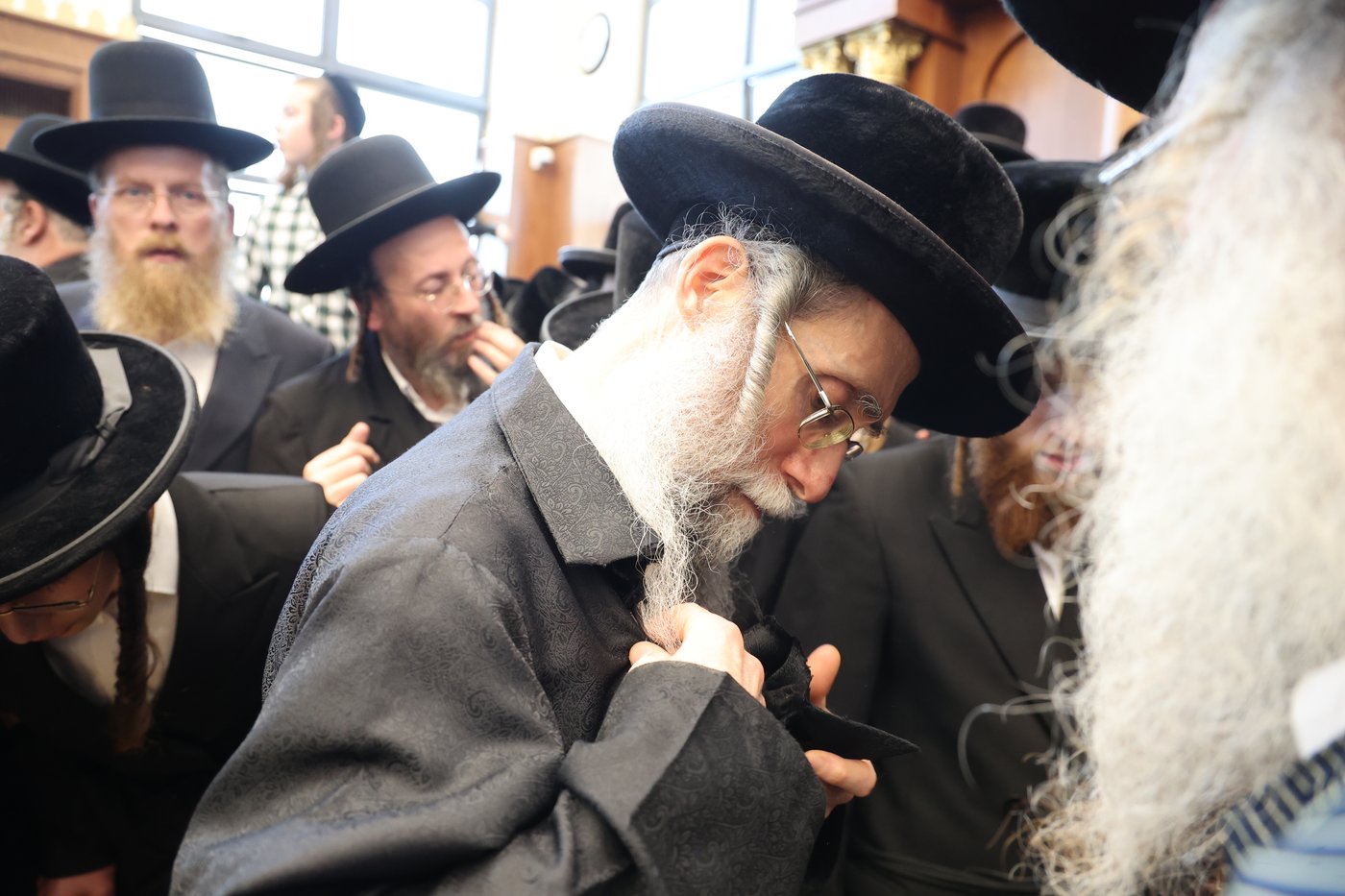 מסע הלויית הגה"צ אב"ד ערלוי ביתר זצ"ל