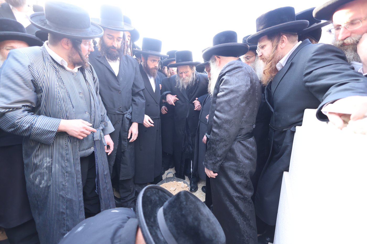 מסע הלויית הגה"צ אב"ד ערלוי ביתר זצ"ל