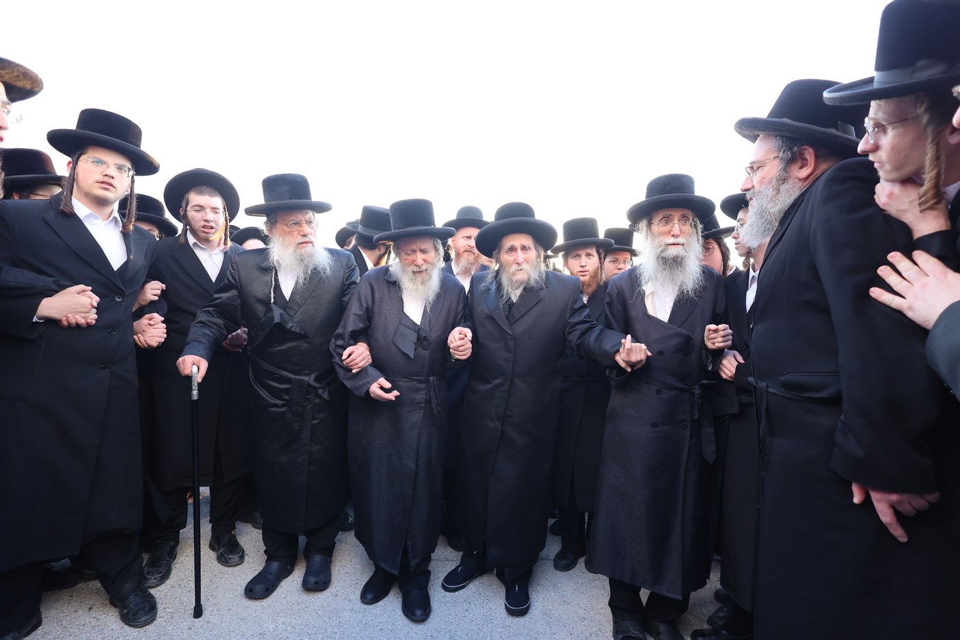 מסע הלויית הגה"צ אב"ד ערלוי ביתר זצ"ל