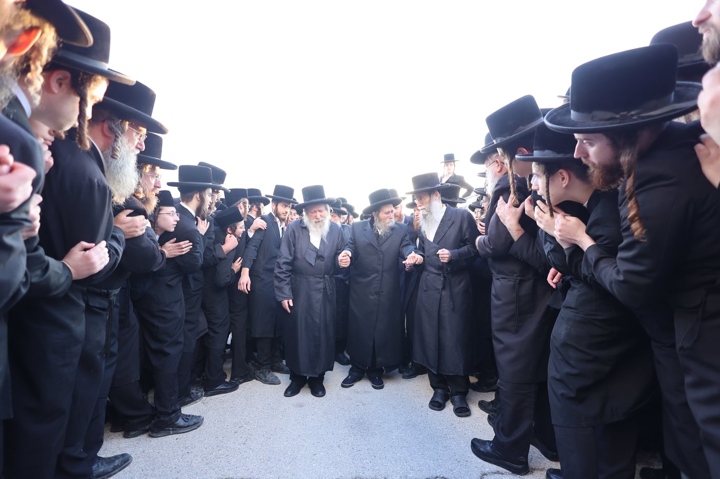 מסע הלויית הגה"צ אב"ד ערלוי ביתר זצ"ל