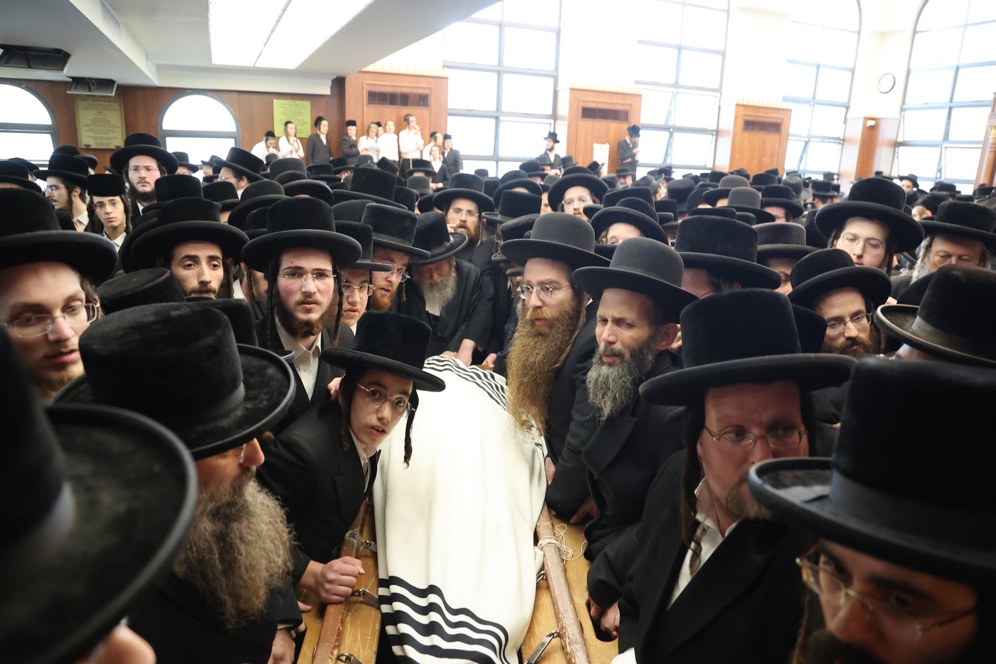 מסע הלויית הגה"צ אב"ד ערלוי ביתר זצ"ל