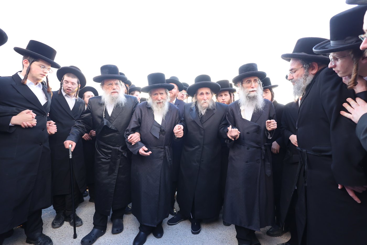 מסע הלויית הגה"צ אב"ד ערלוי ביתר זצ"ל