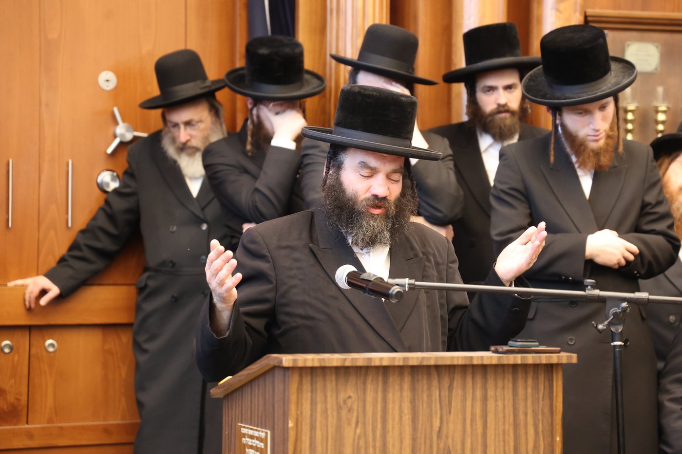 מסע הלויית הגה"צ אב"ד ערלוי ביתר זצ"ל