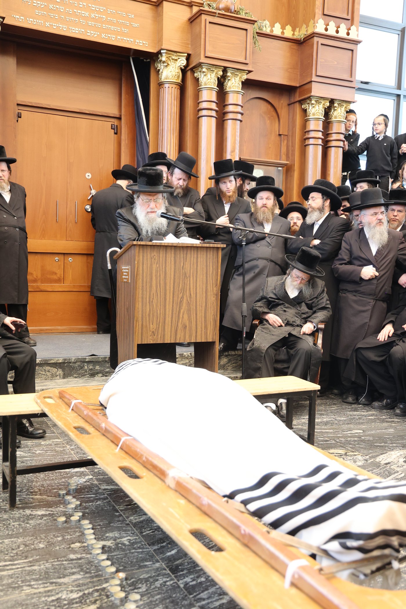 מסע הלויית הגה"צ אב"ד ערלוי ביתר זצ"ל