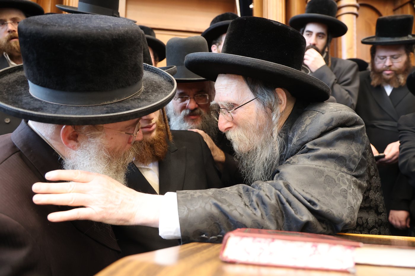 מסע הלויית הגה"צ אב"ד ערלוי ביתר זצ"ל