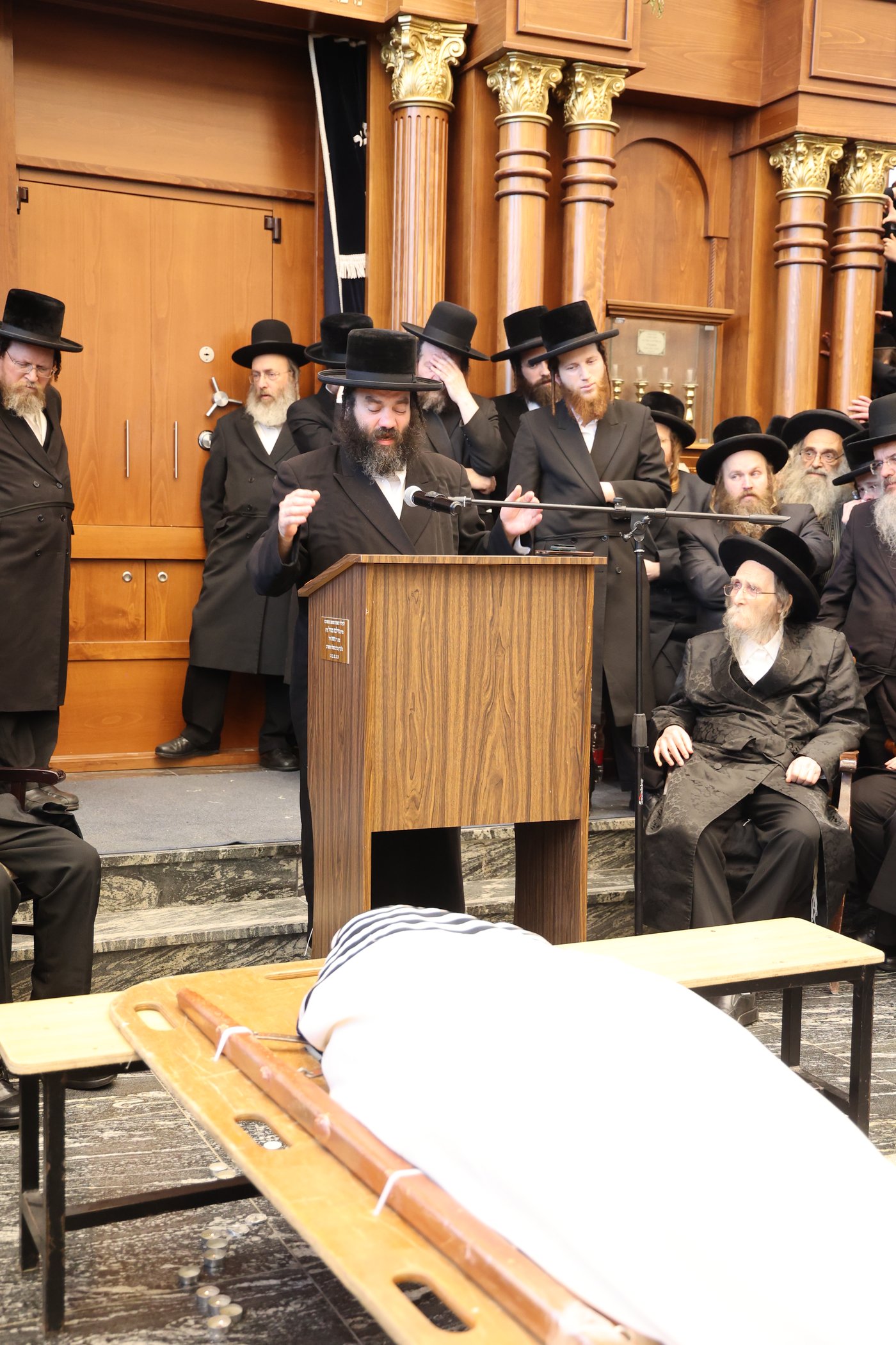 מסע הלויית הגה"צ אב"ד ערלוי ביתר זצ"ל