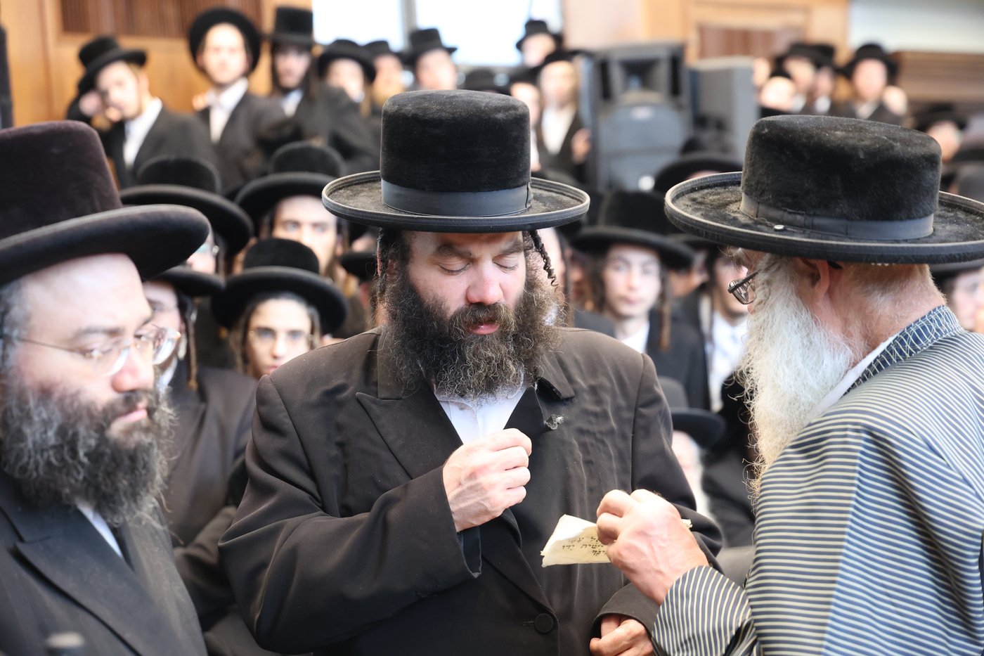 מסע הלויית הגה"צ אב"ד ערלוי ביתר זצ"ל