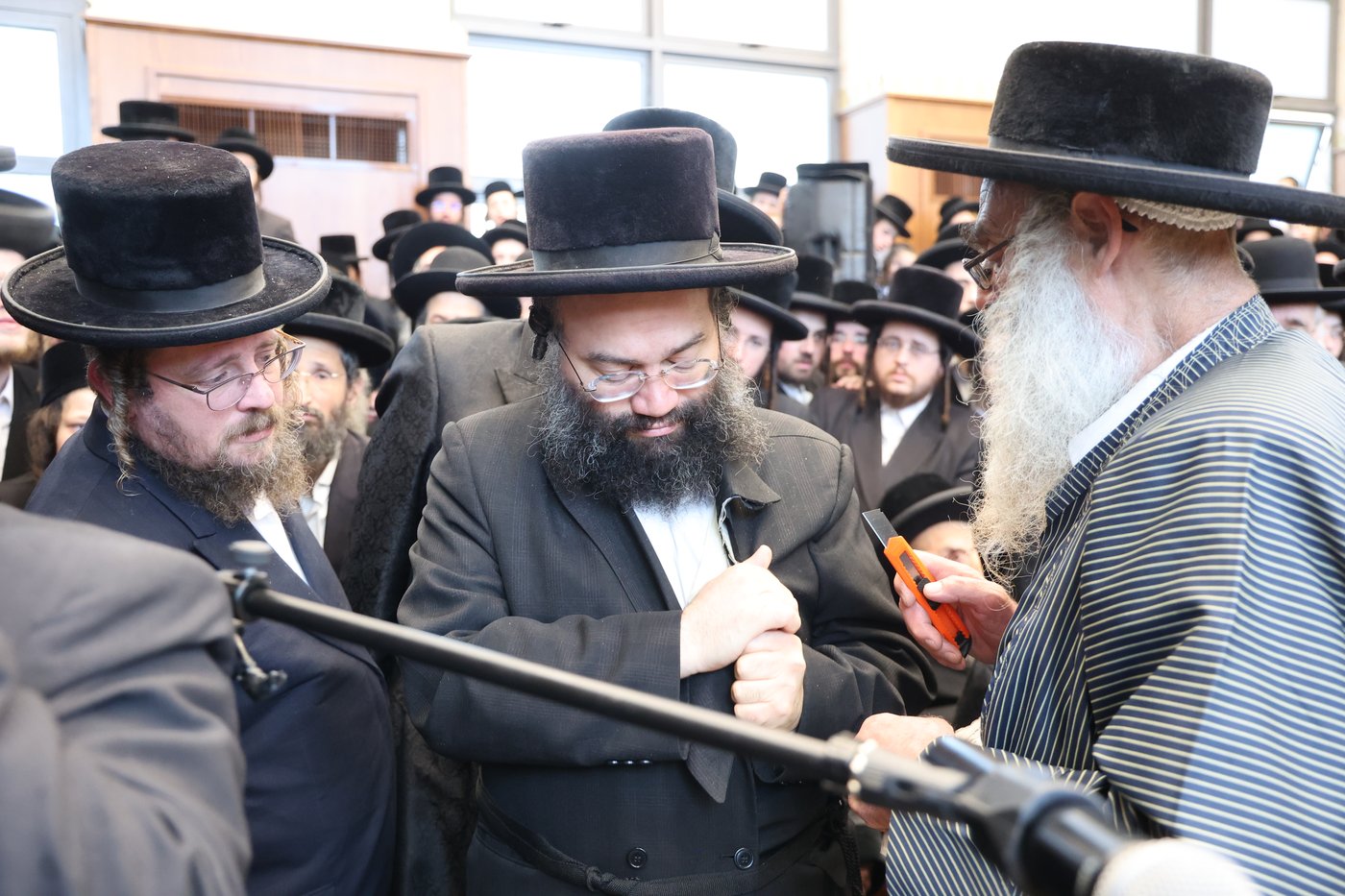 מסע הלויית הגה"צ אב"ד ערלוי ביתר זצ"ל