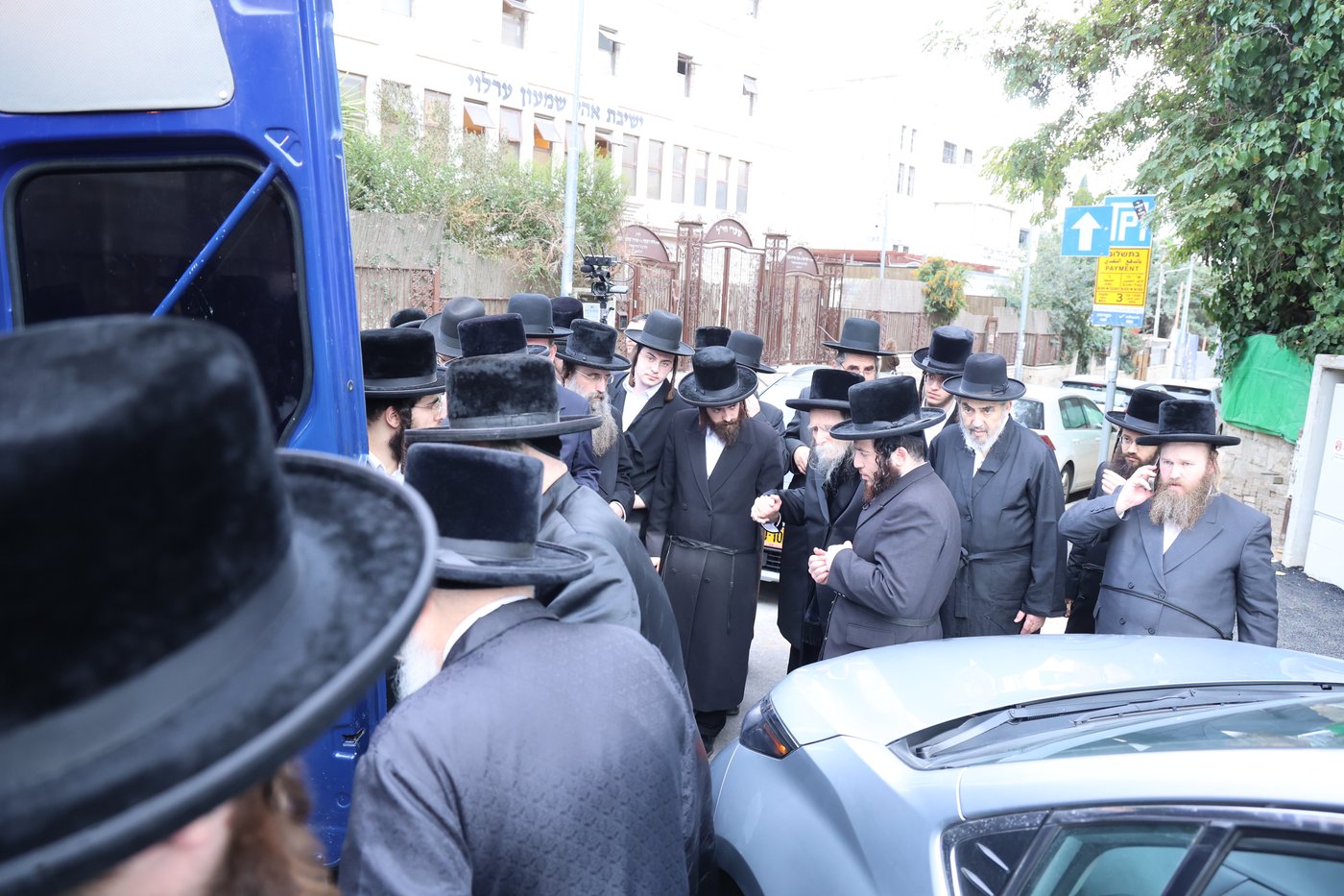 מסע הלויית הגה"צ אב"ד ערלוי ביתר זצ"ל