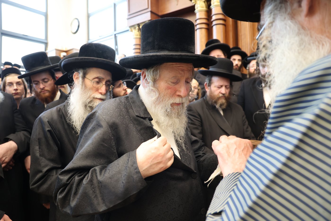 מסע הלויית הגה"צ אב"ד ערלוי ביתר זצ"ל