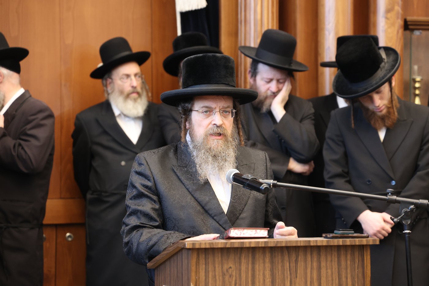 מסע הלויית הגה"צ אב"ד ערלוי ביתר זצ"ל