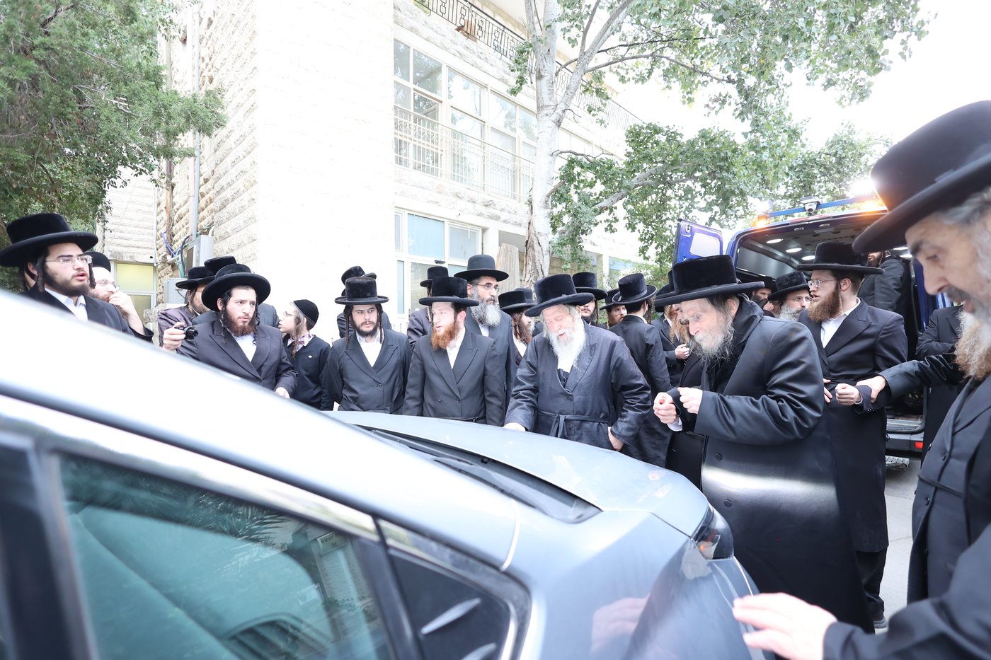 מסע הלויית הגה"צ אב"ד ערלוי ביתר זצ"ל