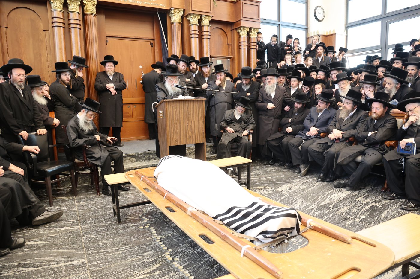 מסע הלויית הגה"צ אב"ד ערלוי ביתר זצ"ל