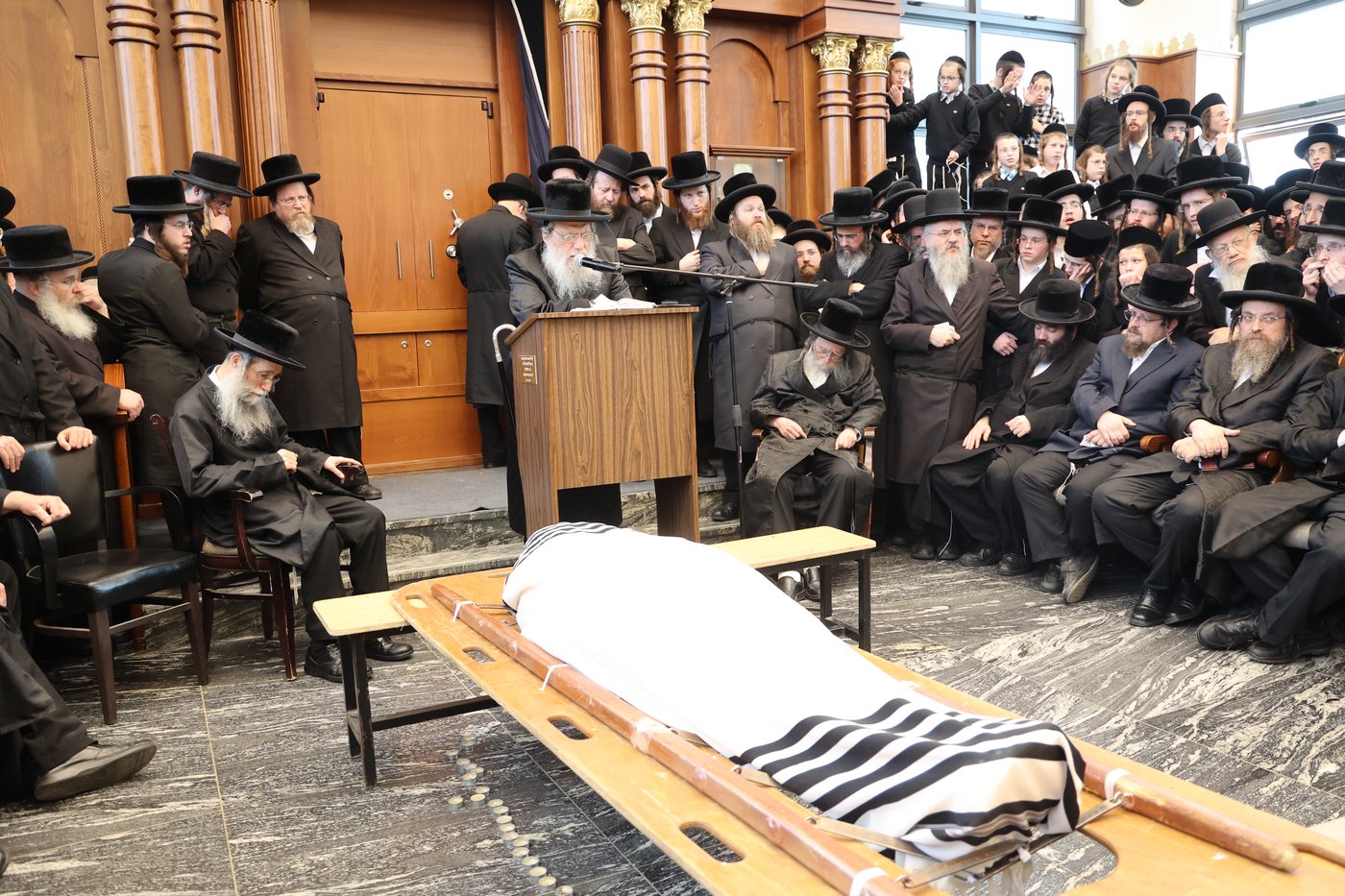 מסע הלויית הגה"צ אב"ד ערלוי ביתר זצ"ל