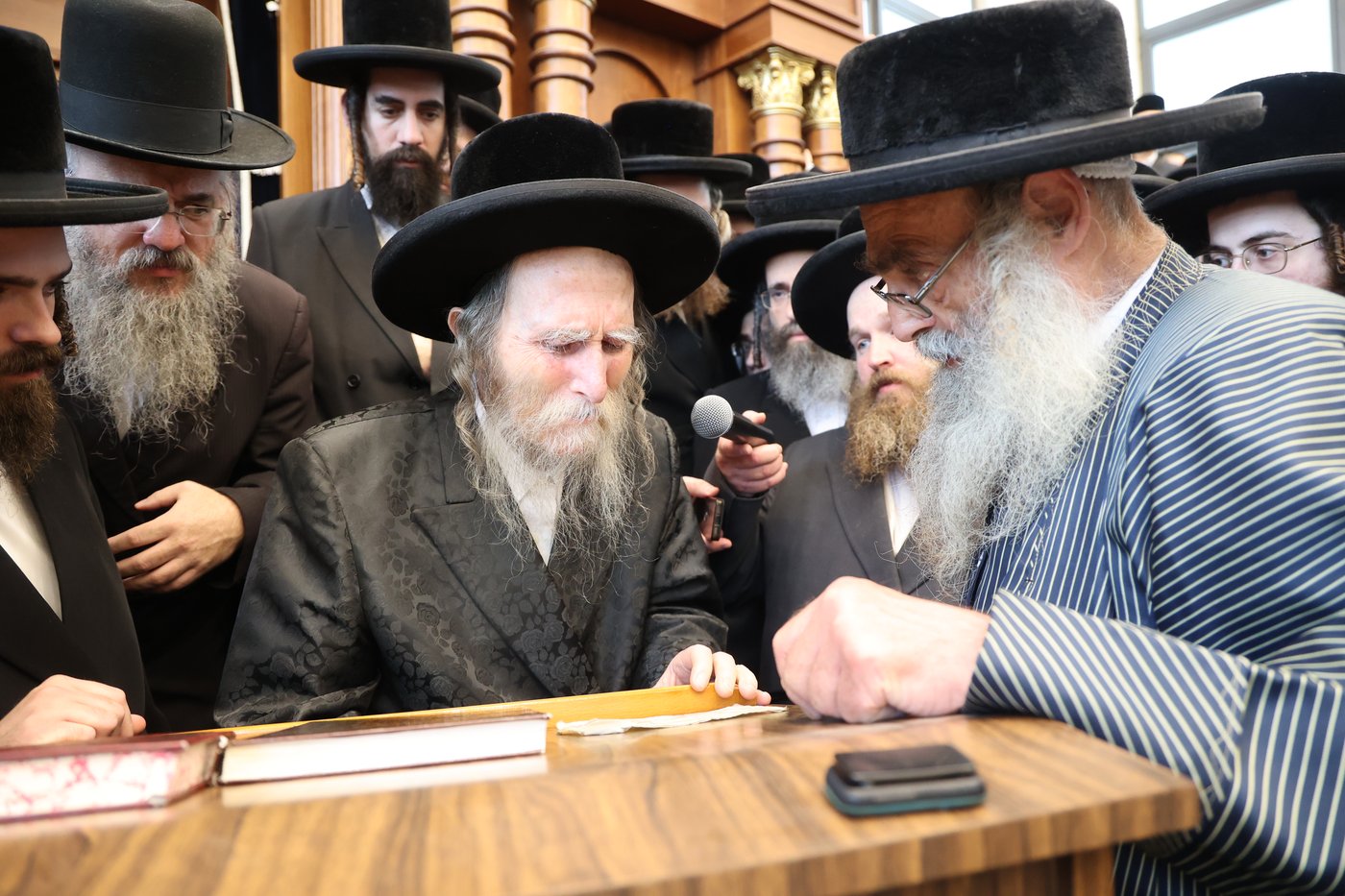 מסע הלויית הגה"צ אב"ד ערלוי ביתר זצ"ל