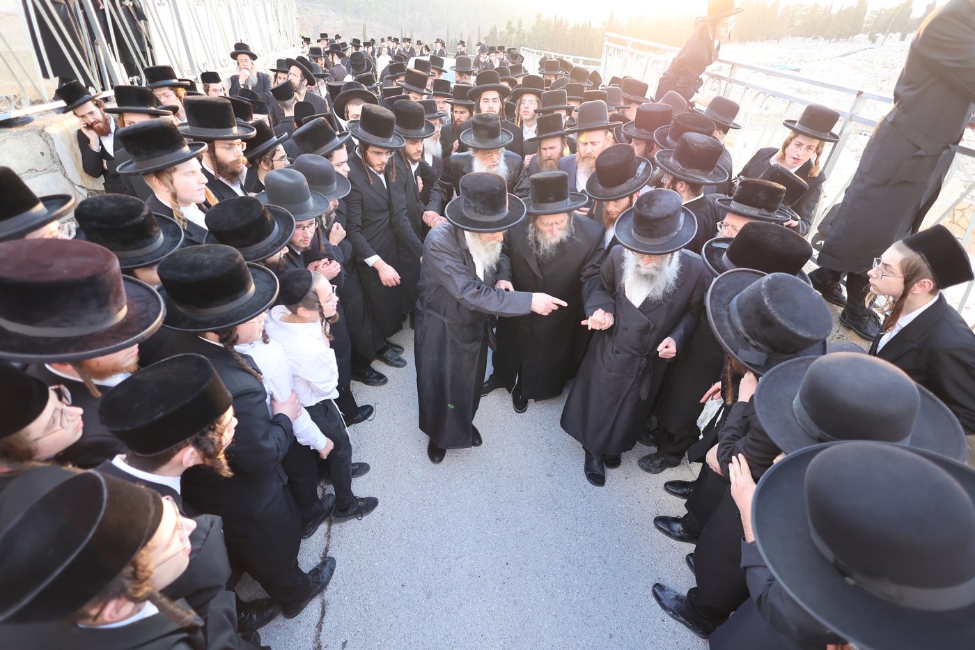 מסע הלויית הגה"צ אב"ד ערלוי ביתר זצ"ל