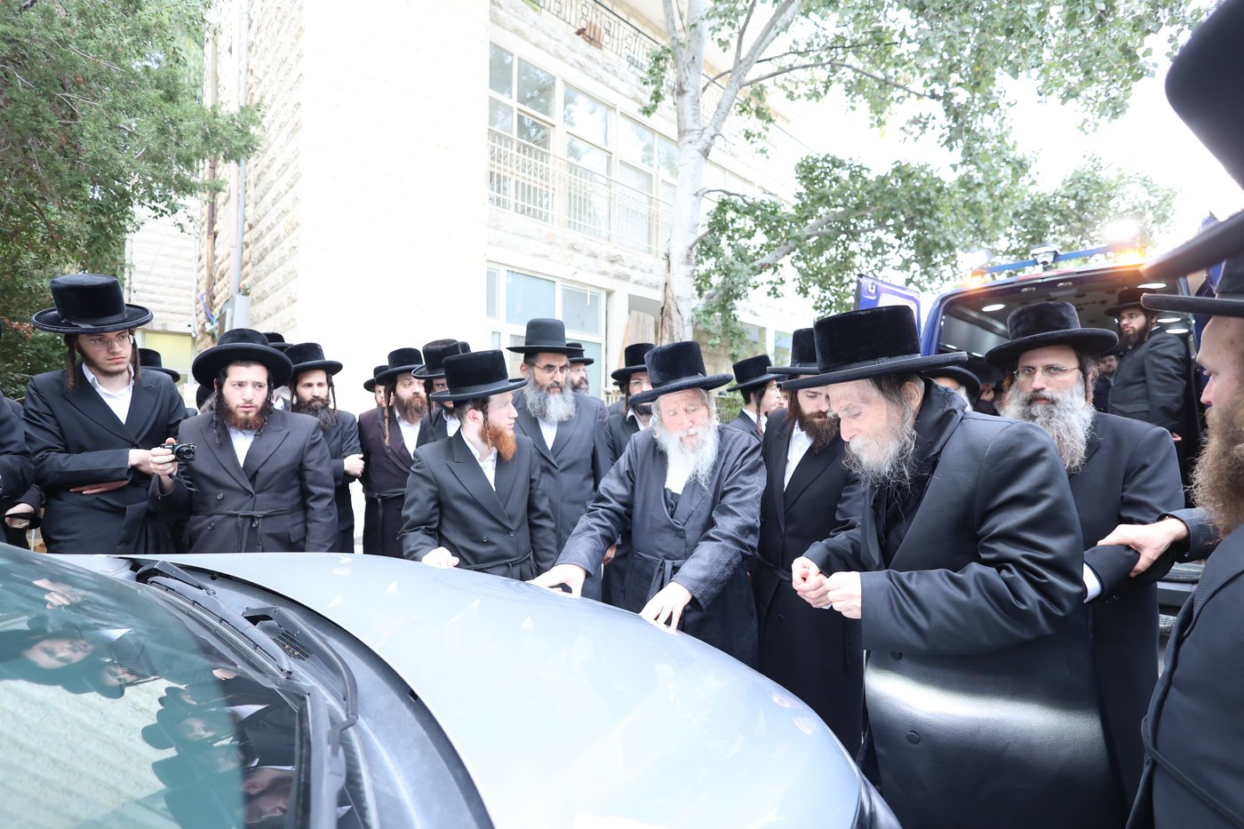 מסע הלויית הגה"צ אב"ד ערלוי ביתר זצ"ל