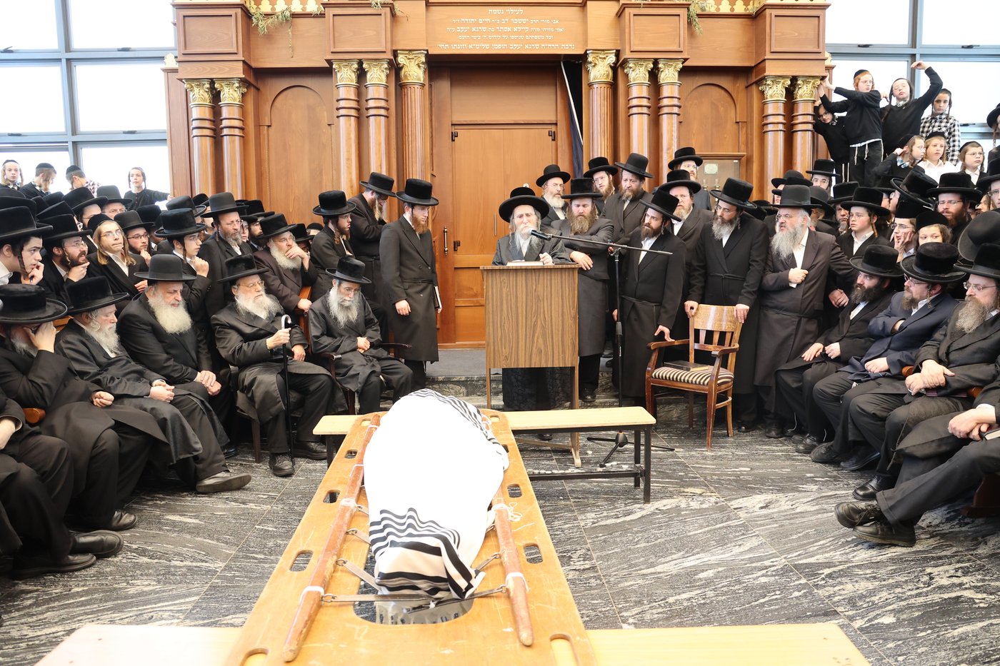 מסע הלויית הגה"צ אב"ד ערלוי ביתר זצ"ל