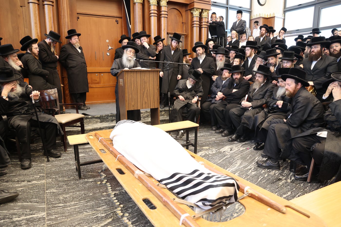 מסע הלויית הגה"צ אב"ד ערלוי ביתר זצ"ל