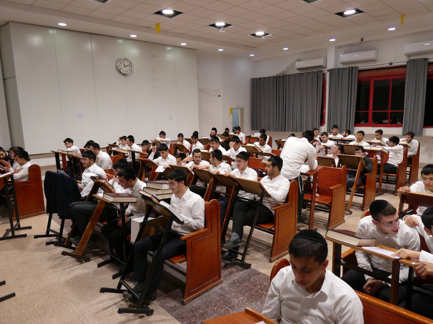 מסע הלויית הגה"צ אב"ד ערלוי ביתר זצ"ל