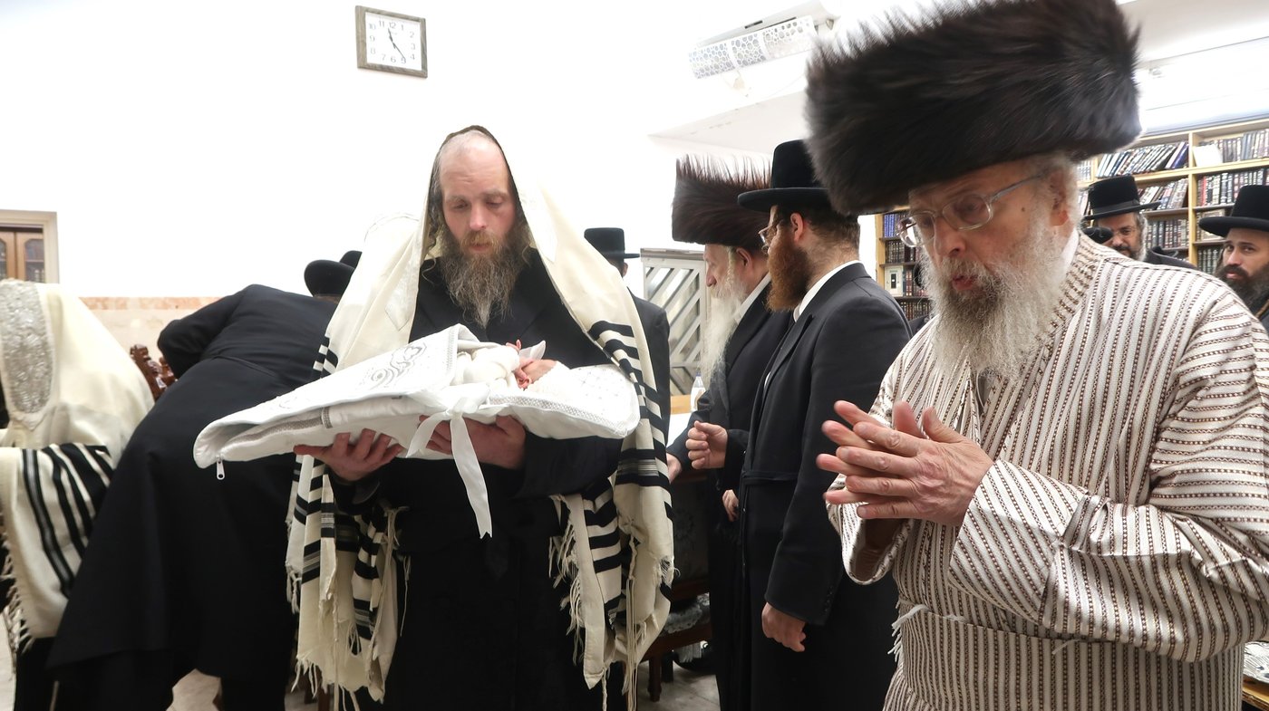 שמחת הברית בחצרות טשארנאביל - פינסק קרלין - טאלטשווא