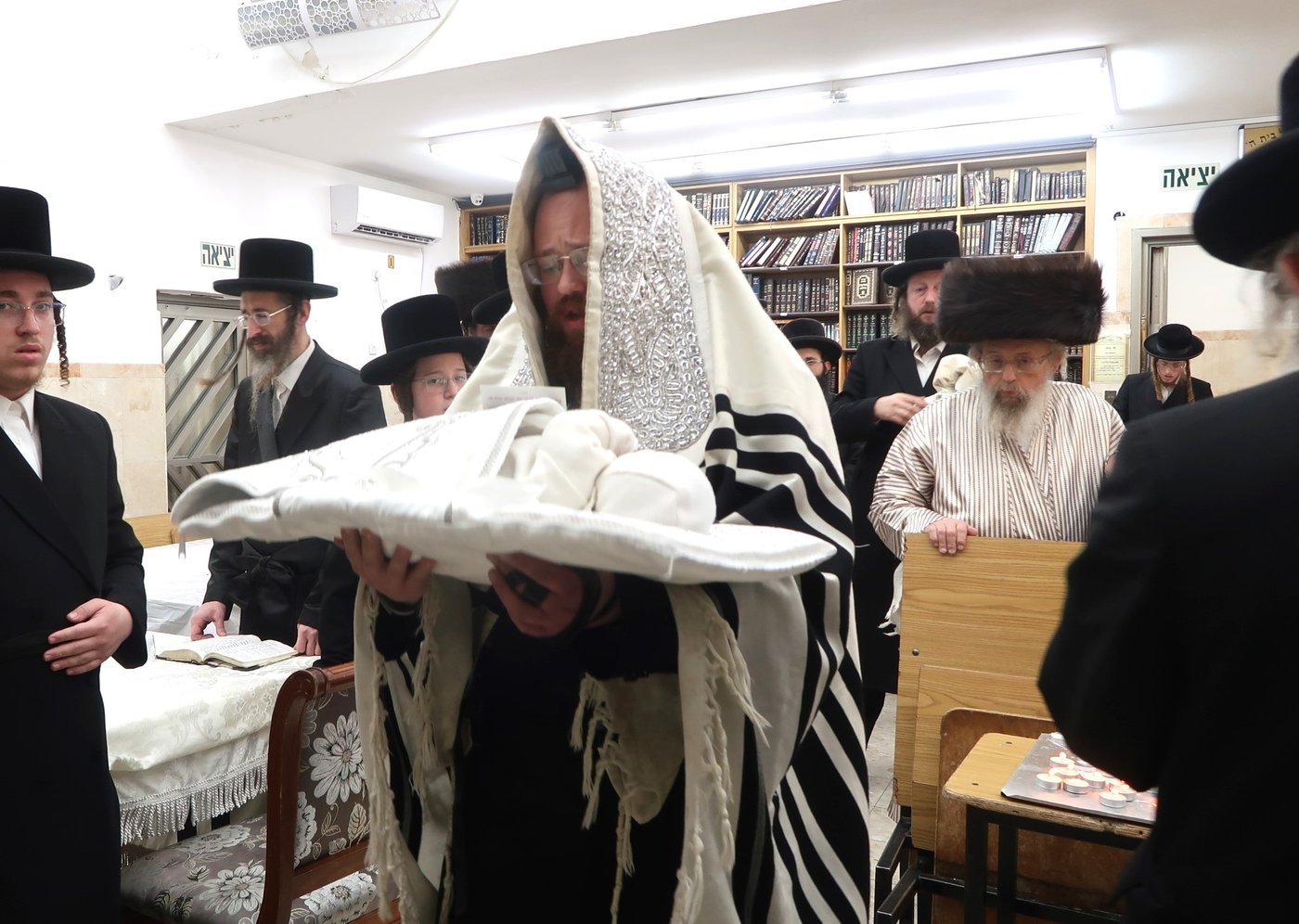 שמחת הברית בחצרות טשארנאביל - פינסק קרלין - טאלטשווא