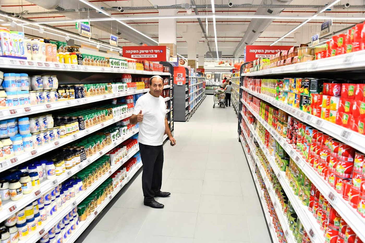 התרגשות שיא בנתניה בפתיחת סניף מהדרין של רמי לוי

