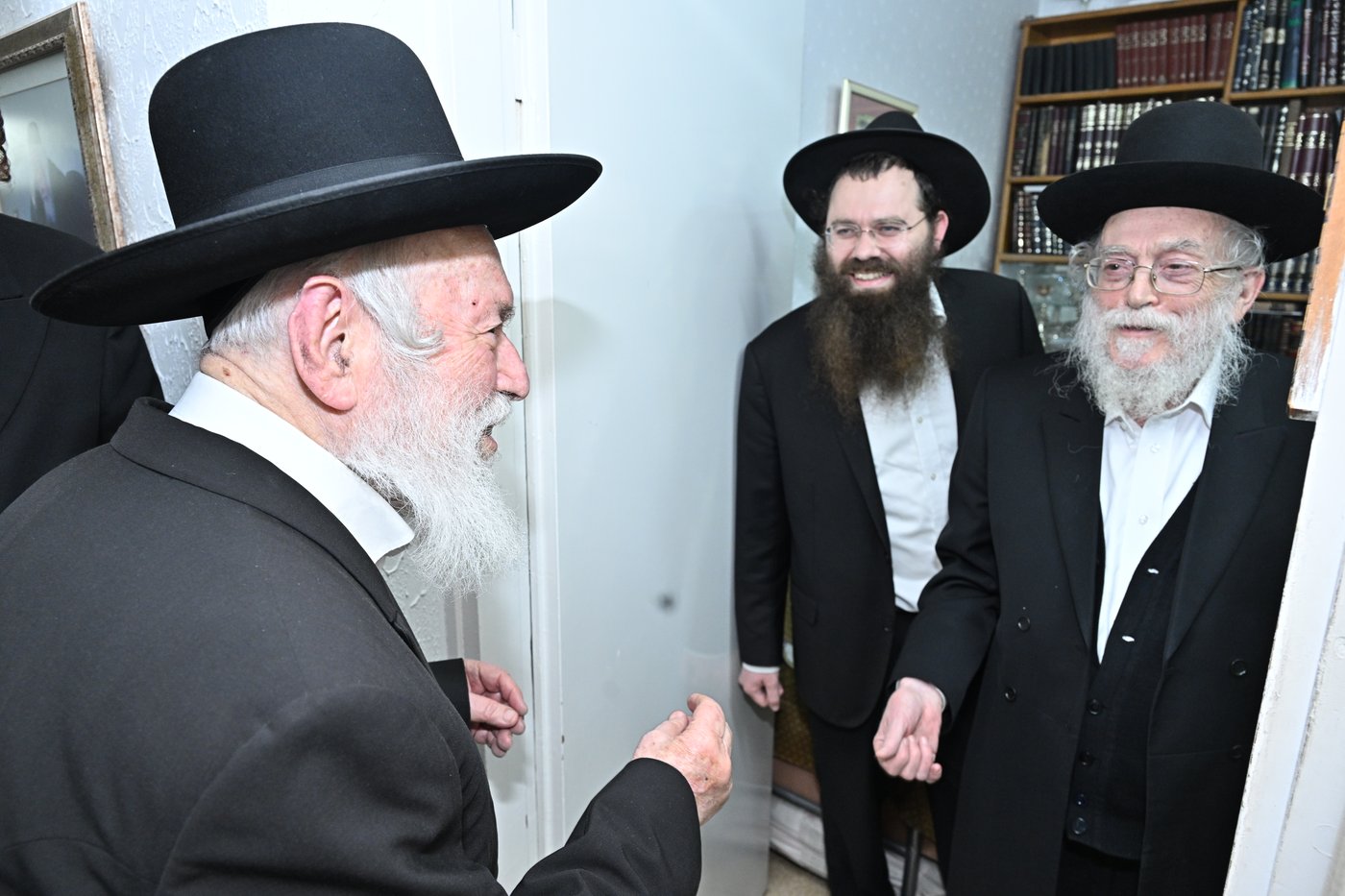 הגר"י זילברשטיין בביקור אצל גיסו הגאון רבי בנימין דוד אלישיב 