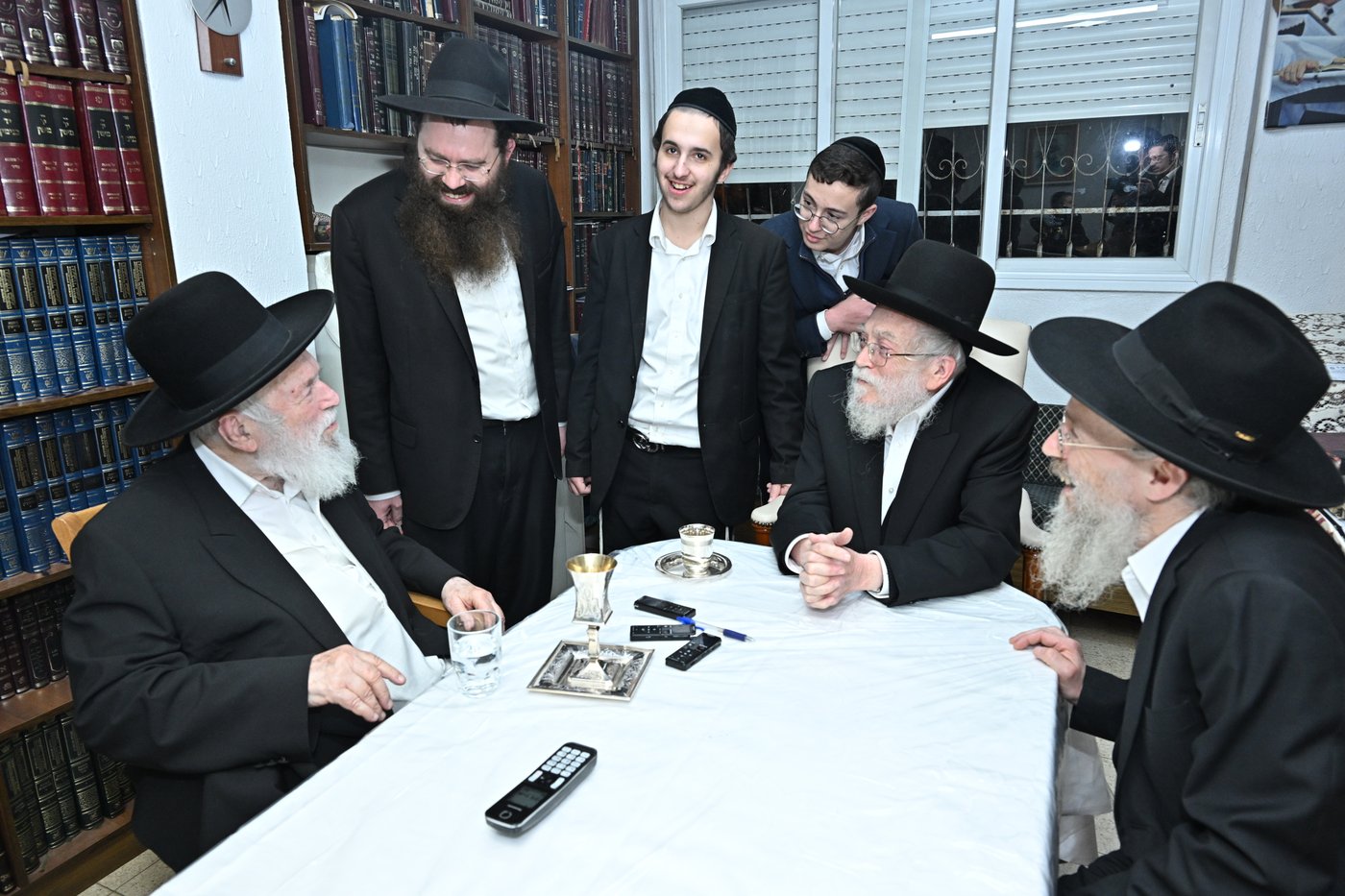 הגר"י זילברשטיין בביקור אצל גיסו הגאון רבי בנימין דוד אלישיב 