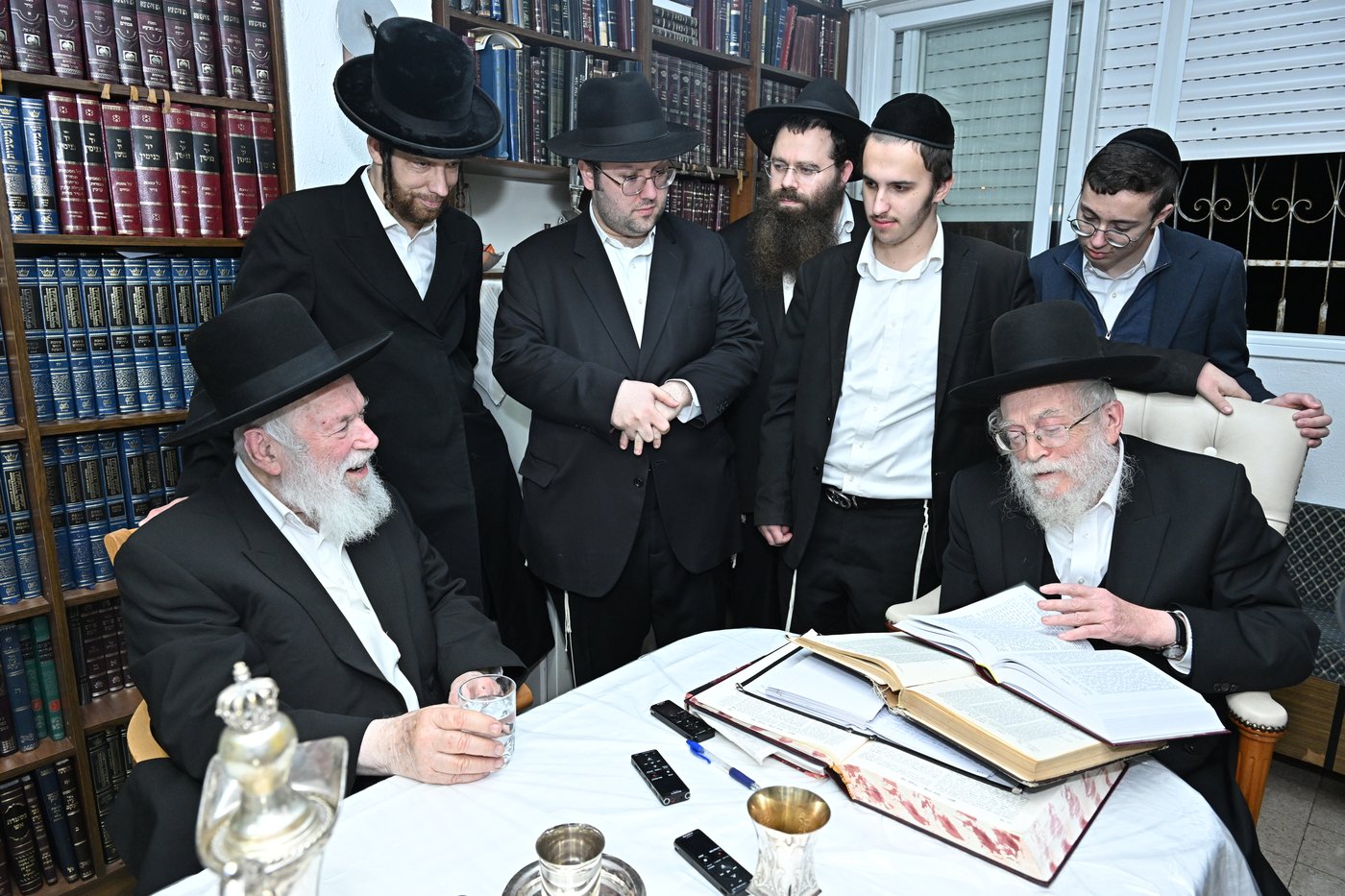 הגר"י זילברשטיין בביקור אצל גיסו הגאון רבי בנימין דוד אלישיב 