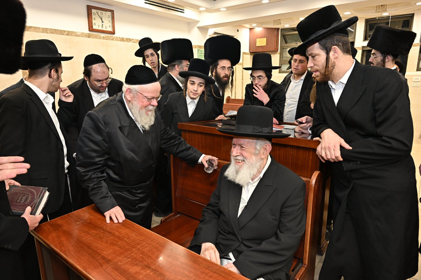 הגר"י זילברשטיין בביקור אצל גיסו הגאון רבי בנימין דוד אלישיב 