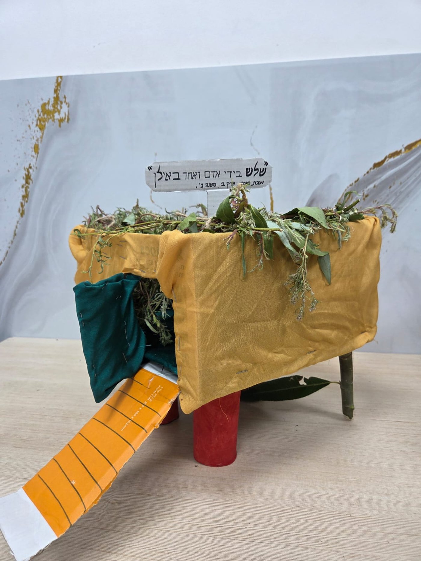 יצירת הסוכות של ילדי ת"ת 'חזון מאיר' ובית ישראל