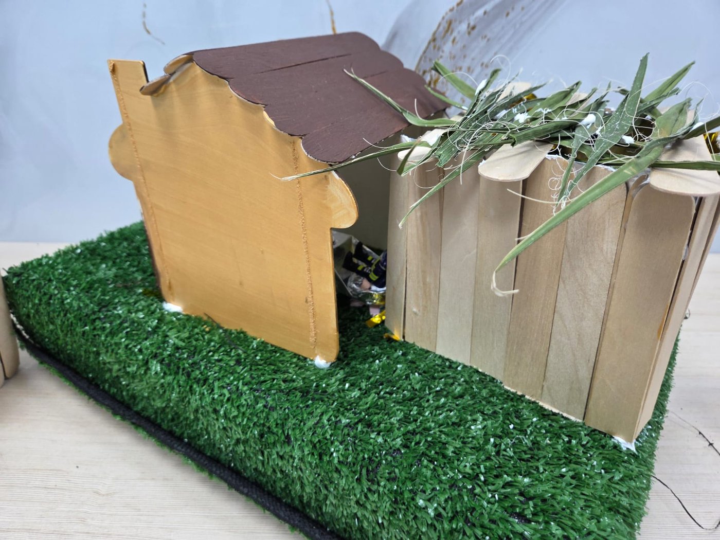 יצירת הסוכות של ילדי ת"ת 'חזון מאיר' ובית ישראל