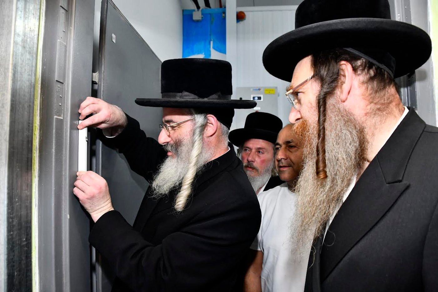 התרגשות שיא בנתניה בפתיחת סניף מהדרין של רמי לוי

