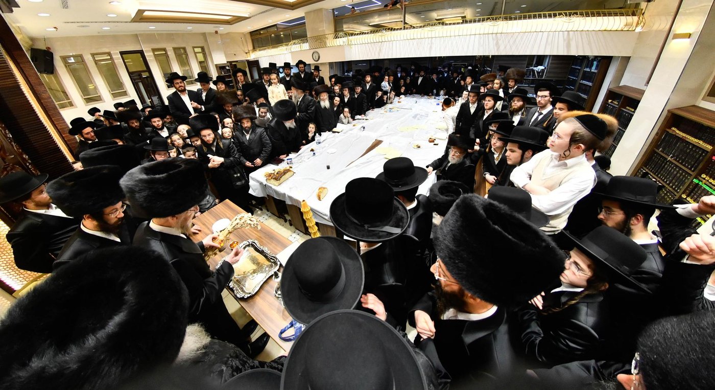 האדמו"ר מאלכסנדר ארה"ב במוצשב"ק בב"ב