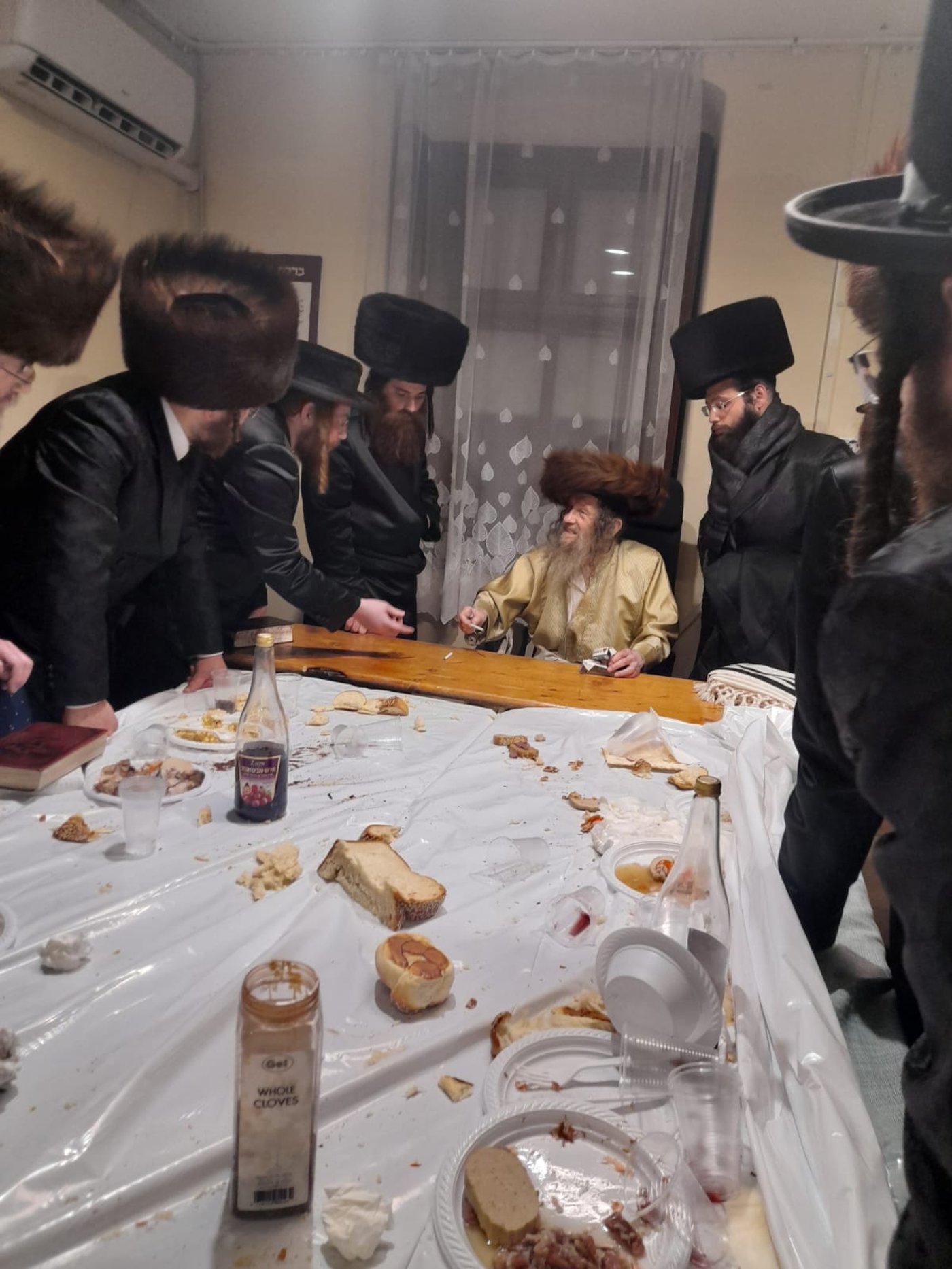 האדמו"ר מלעלוב ניקלשבורג בקרעסטיר