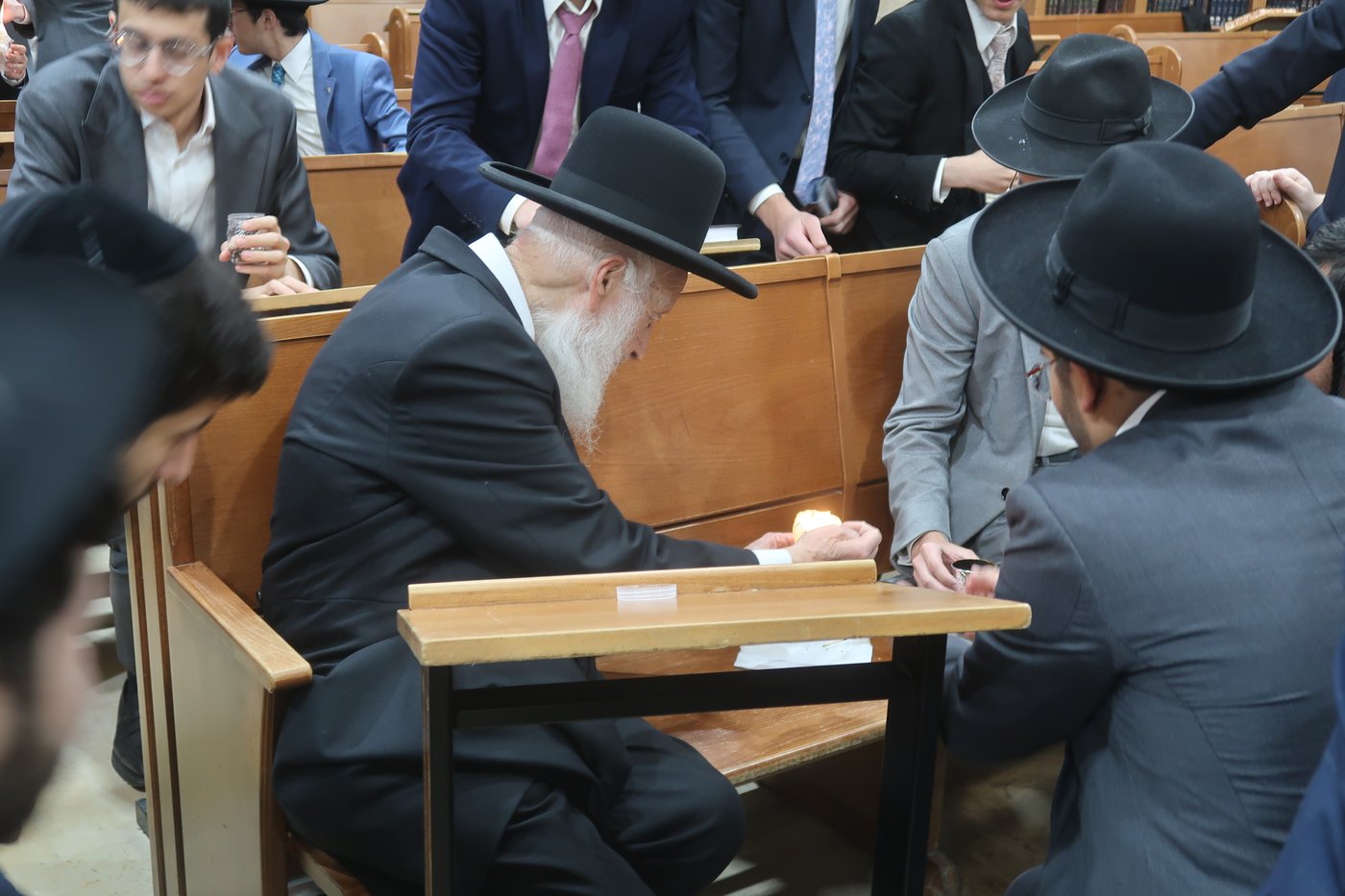  מוצאי שב"ק אצל הגאון רבי שמואל בצלאל