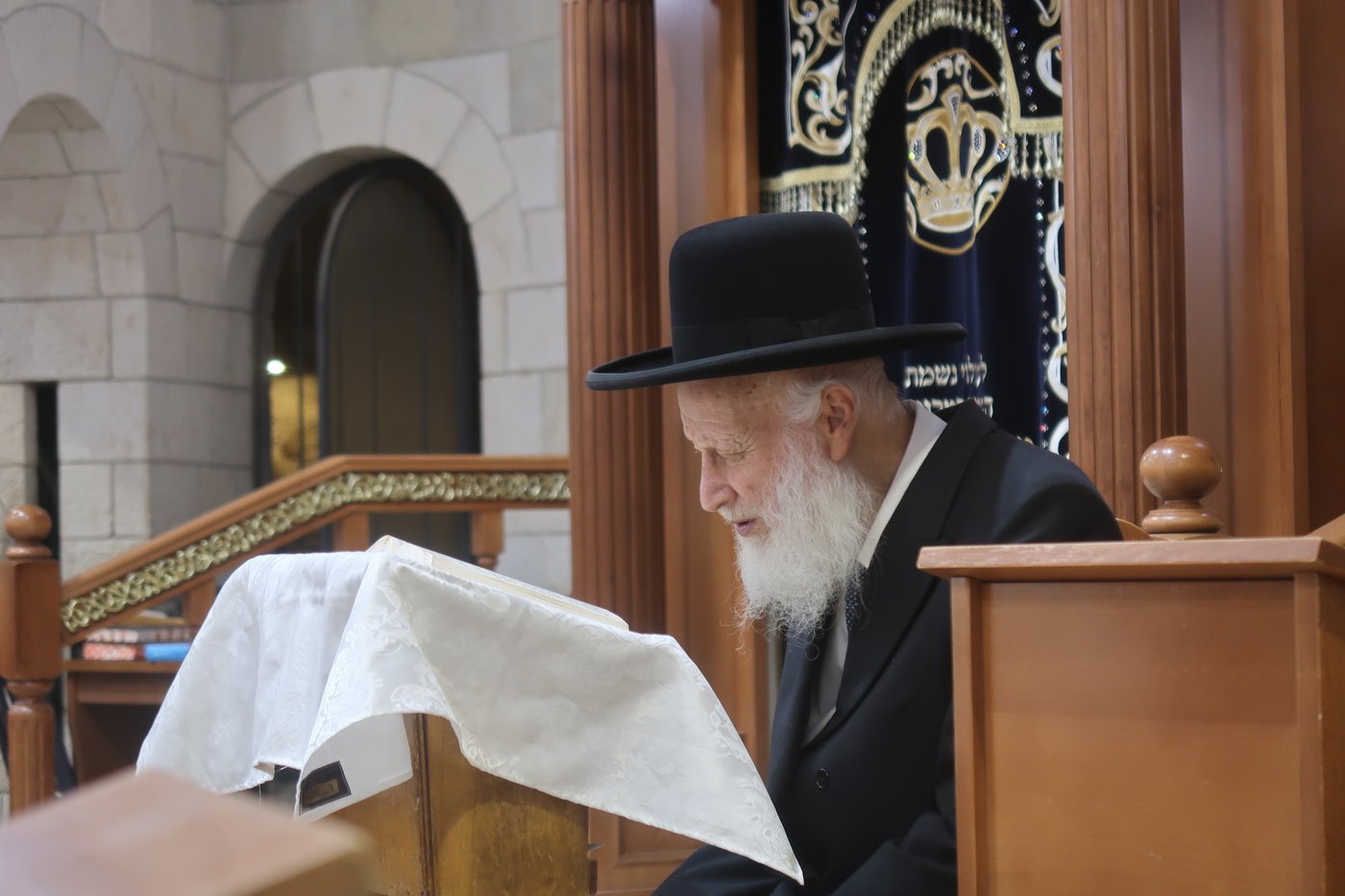  מוצאי שב"ק אצל הגאון רבי שמואל בצלאל