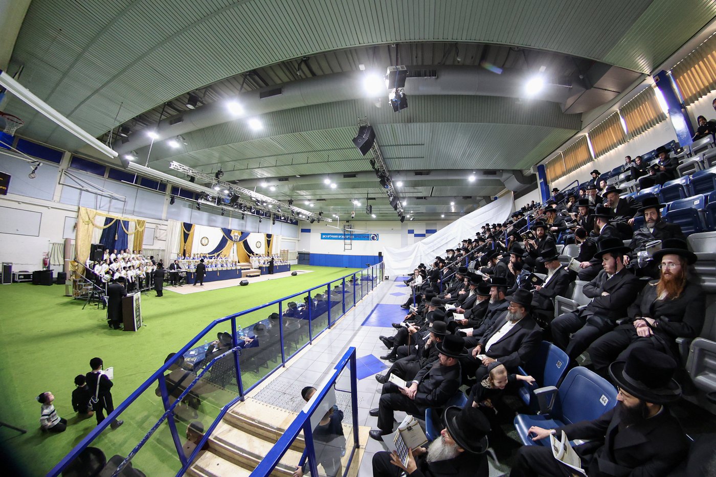 חומש סעודה בתלמוד תורה צאנז בני ברק